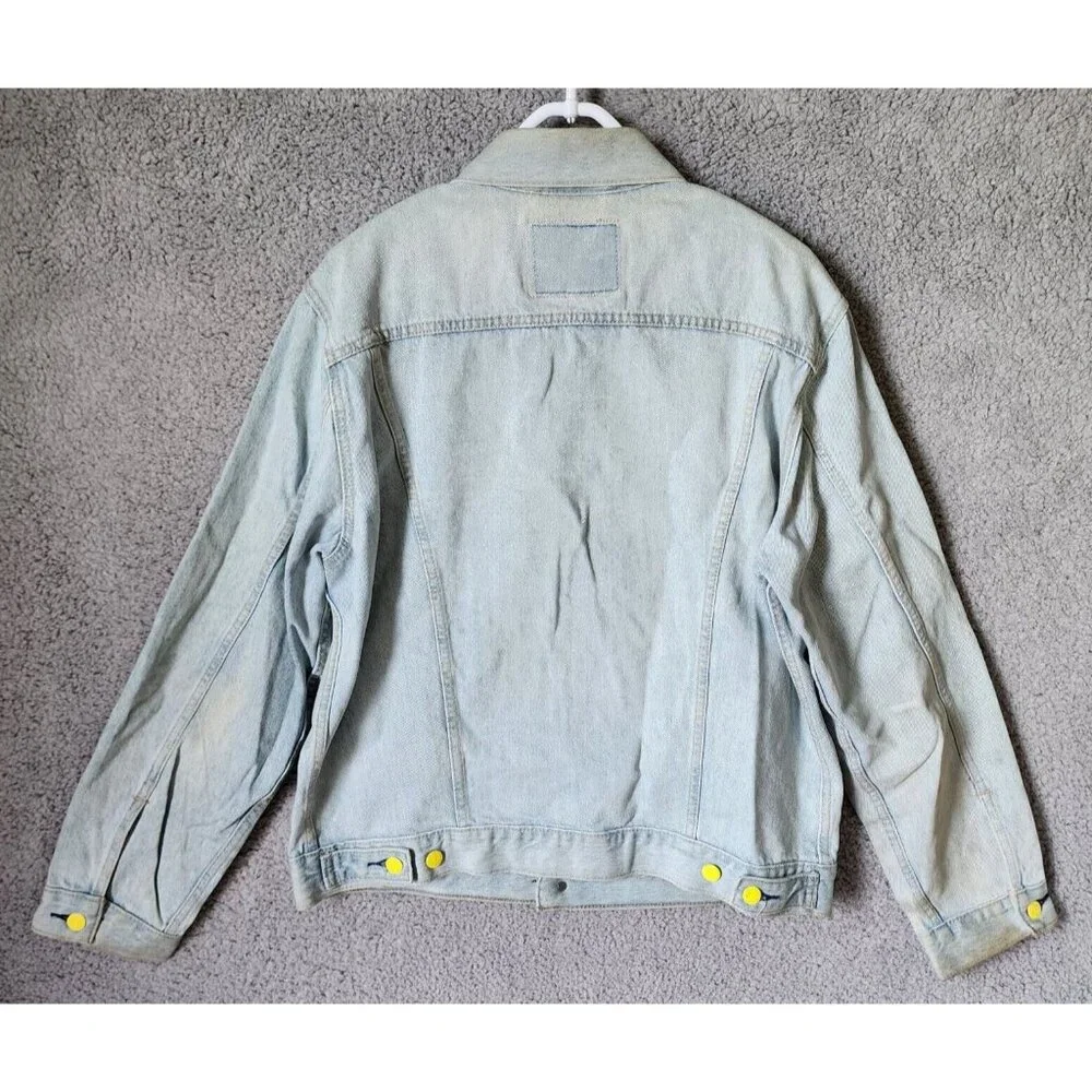 Levi’s Type 3 Light Wash Blue Denim Yellow Metal Button Up Trucker Jacket Size M